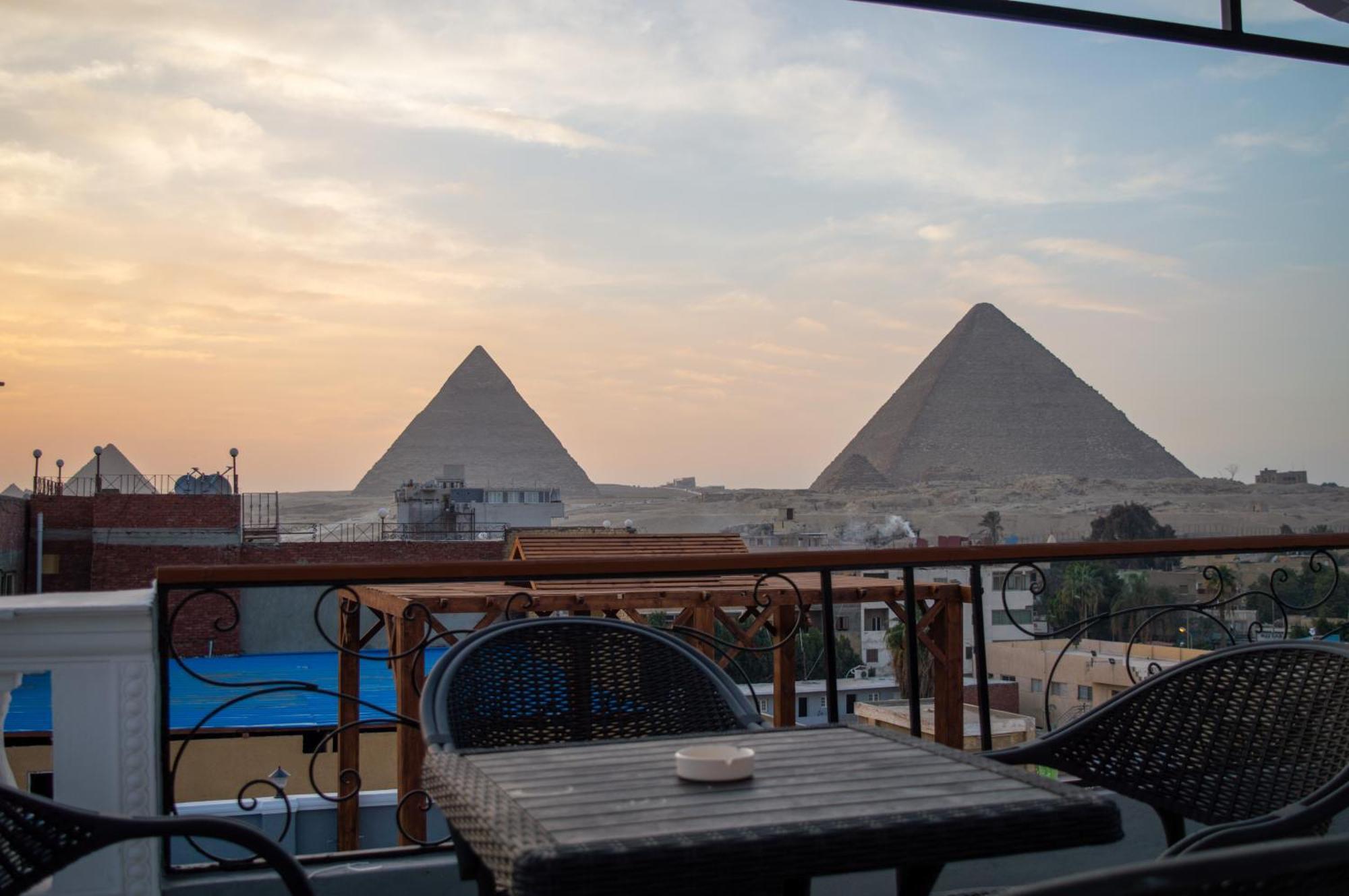 Pyramids Gate *