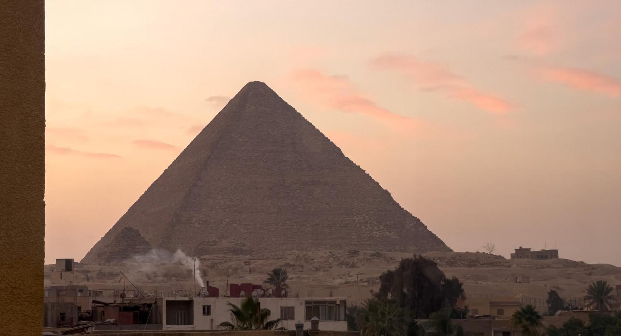 Pyramids Gate * Kafret el-Gabal